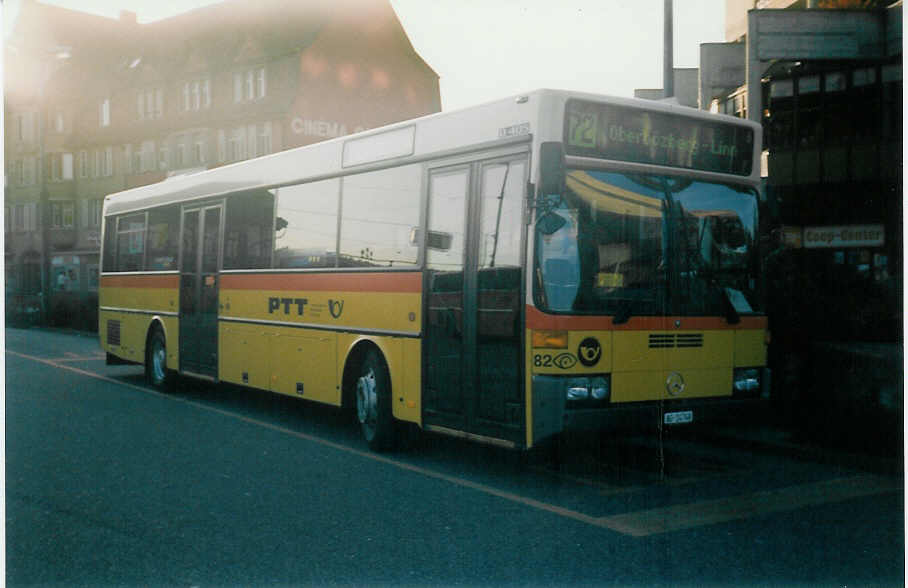 (020'422) - Voegtlin-Meyer, Brugg - Nr. 82/AG 24'740 - Mercedes am 25. Oktober 1997 beim Bahnhof Brugg