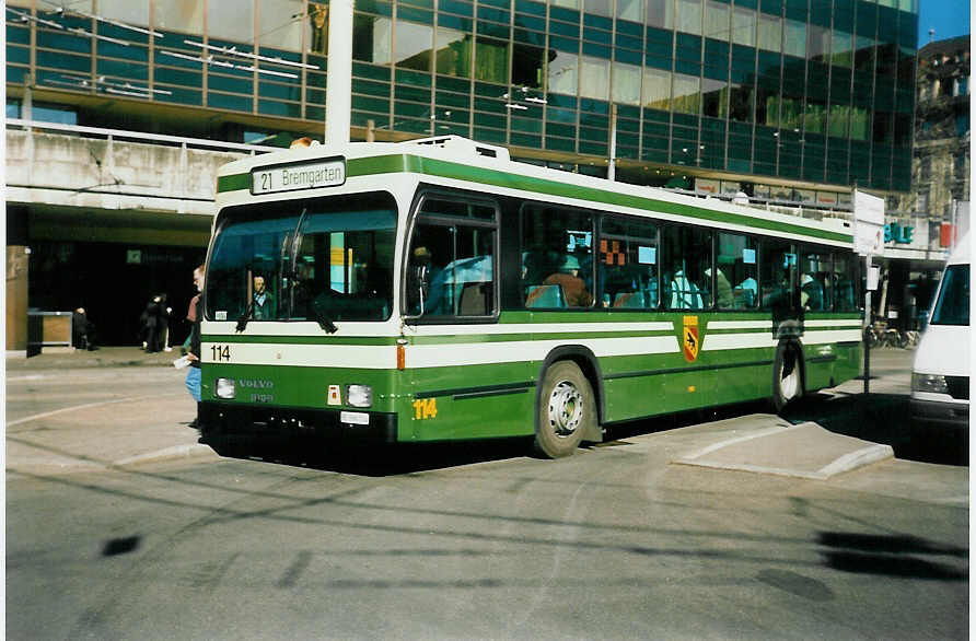 (021'723) - SVB Bern - Nr. 114/BE 366'114 - Volvo/R&J am 19. Februar 1998 beim Bahnhof Bern