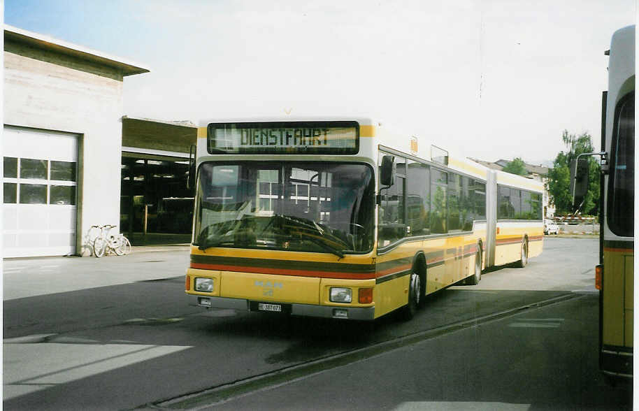 (023'008) - STI Thun - Nr. 73/BE 387'073 - MAN am 27. Mai 1998 in Thun, Garage