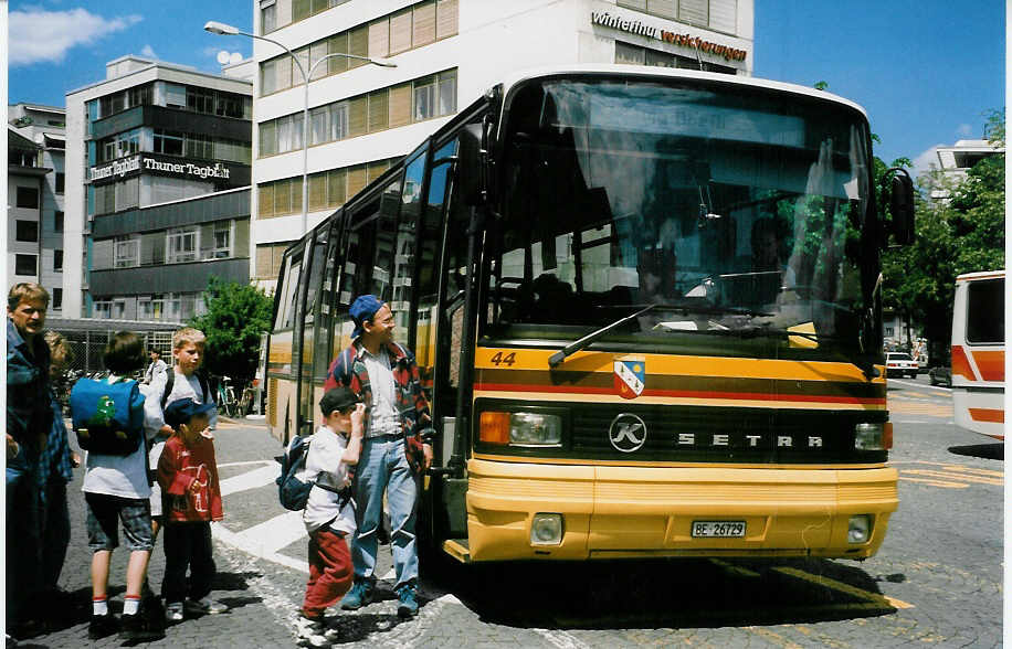 (023'023) - STI Thun - Nr. 44/BE 26'729 - Setra (ex AGS Sigriswil) am 30. Mai 1998 beim Bahnhof Thun