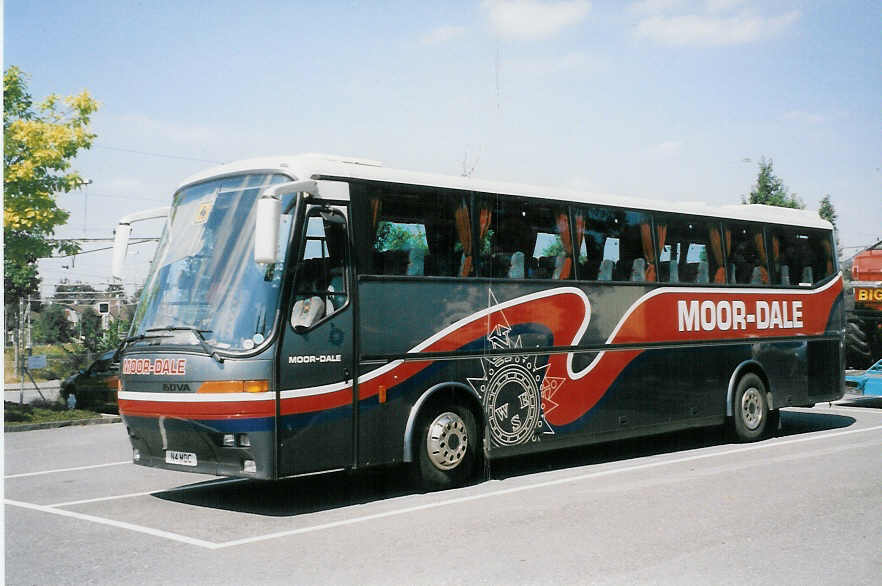 (025'731) - Aus England: Moor-Dale, North Shields - N4 MDC - Bova am 26. August 1998 in Thun, Seestrasse