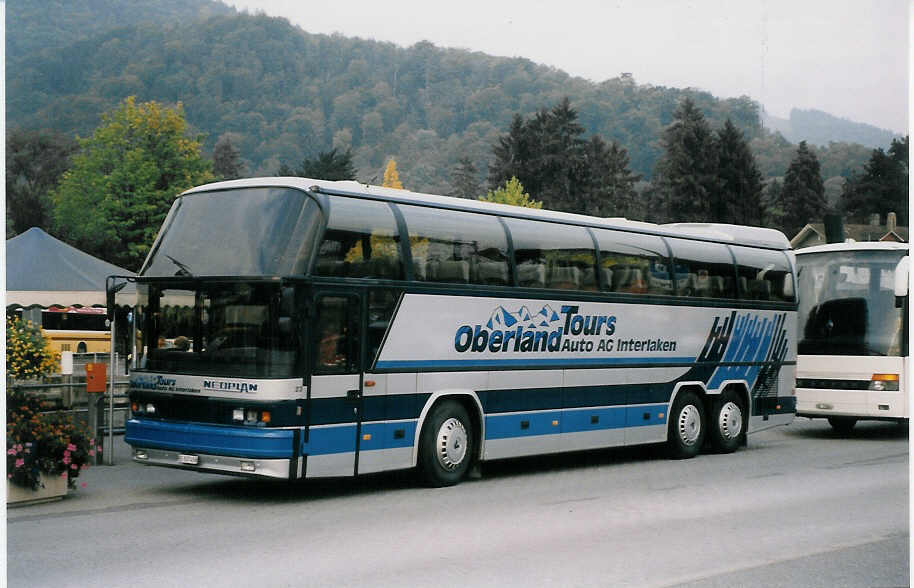 (026'215) - AAGI Interlaken - Nr. 23/BE 307'458 - Neoplan am 24. September 1998 bei der Schifflndte Thun