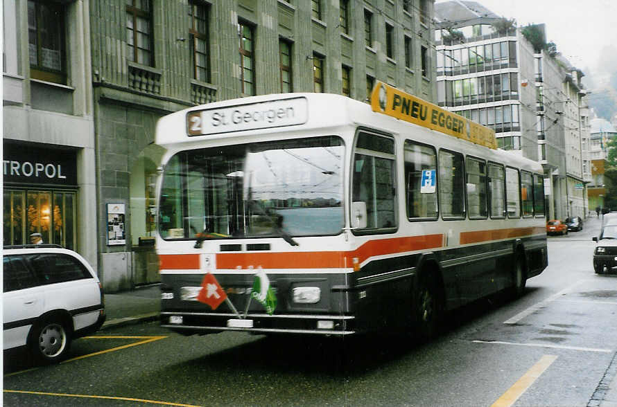 (027'011) - VBSG St. Gallen - Nr. 213/SG 141'213 - Saurer/Hess am 8. Oktober 1998 beim Bahnhof St. Gallen