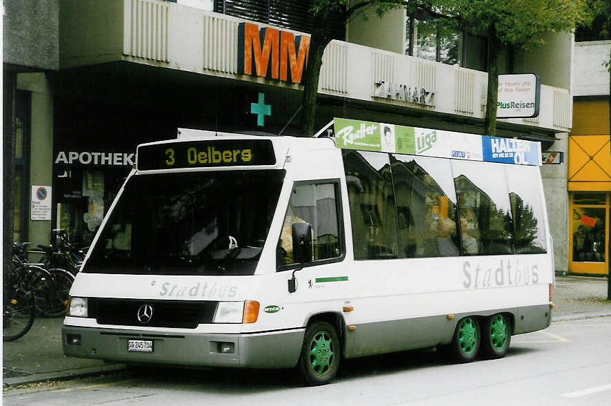 (027'028) - Wick, Wil - Nr. 4/SG 245'704 - Mercedes am 8. Oktober 1998 beim Bahnhof Wil