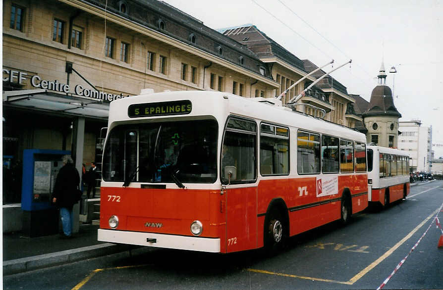 (030'316) - TL Lausanne - Nr. 772 - NAW/Lauber Trolleybus am 21. Mrz 1999 beim Bahnhof Lausanne