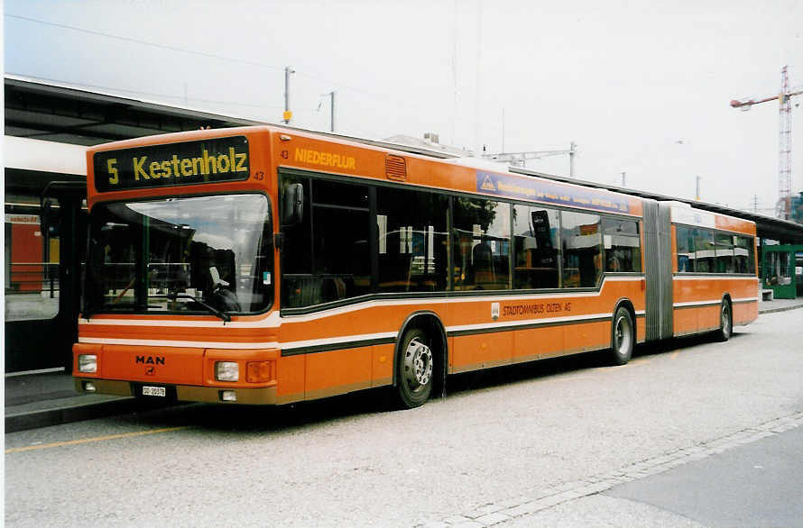 (036'016) - SOO Olten - Nr. 43/SO 20'378 - MAN am 28. August 1999 beim Bahnhof Olten