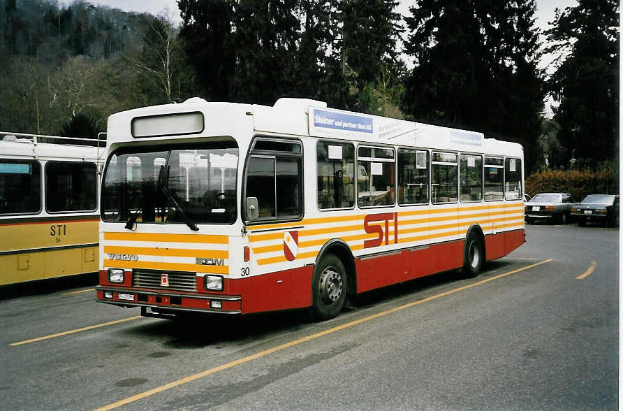 (038'910) - STI Thun - Nr. 30/BE 419'030 - Volvo/R&J (ex SAT Thun Nr. 30) am 7. Februar 2000 bei der Schifflndte Thun