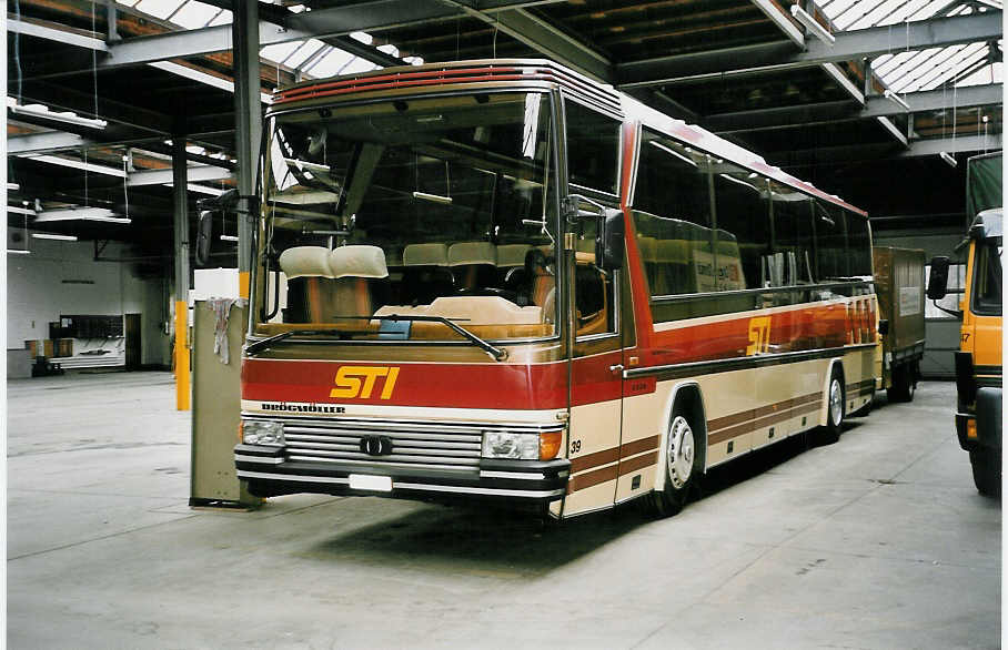 (038'917) - STI Thun - Nr. 39/BE 61'012 - Drgmller (ex TSG Blumenstein Nr. 9) am 8. Februar 2000 in Thun, Garage