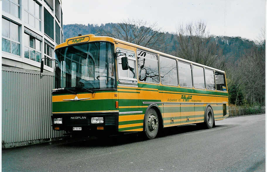 (039'802) - STI Thun - Nr. 16/BE 151'197 - Neoplan/Lauber (ex AvH Heimenschwand Nr. 6) am 15. Mrz 2000 bei der Schifflndte Thun