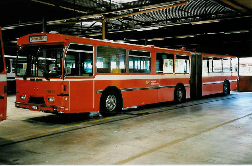 (040'120) - ZVB Zug - Nr. 33/ZG 3383 - FBW/Hess am 8. April 2000 in Zug, Garage