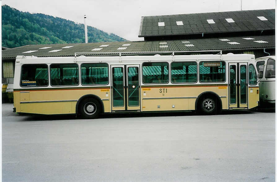 (040'424) - STI Thun - Nr. 51/BE 396'551 - Saurer/R&J am 29. April 2000 in Thun, Garage