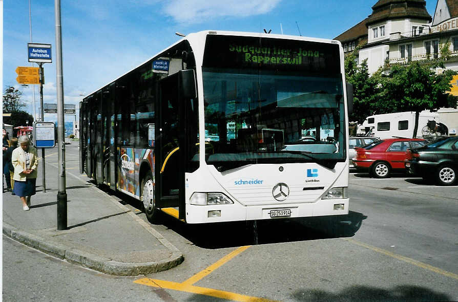 (042'006) - Schneider, Ermenswil - Nr. 14/SG 253'914 - Mercedes am 17. Juli 2000 beim Bahnhof Rapperswil