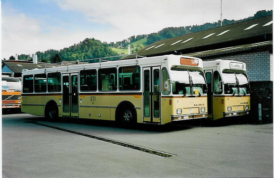 (043'411) - STI Thun - Nr. 46/BE 396'546 - Saurer/R&J am 4. Oktober 2000 in Thun, Garage