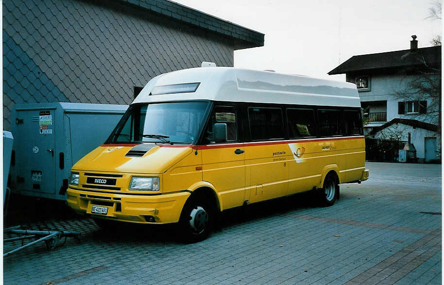 (043'628) - AVG Meiringen - Nr. 61/BE 422'461 - Iveco am 21. Oktober 2000 in Meiringen, Garage