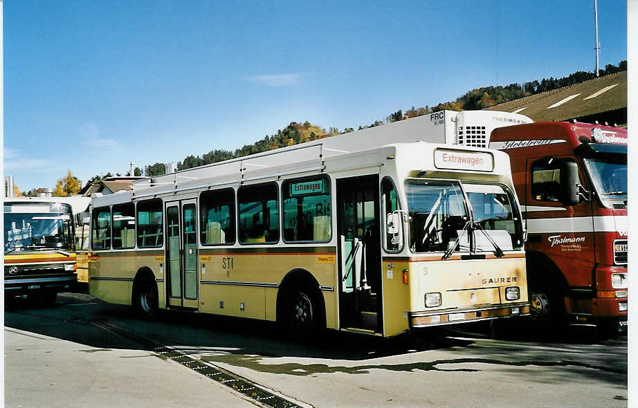 (043'707) - STI Thun - Nr. 51/BE 396'551 - Saurer/R&J am 1. November 2000 in Thun, Garage