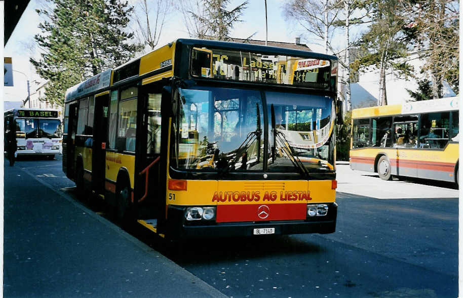 (045'516) - AAGL Liestal - Nr. 51/BL 7140 - Mercedes am 31. Mrz 2001 beim Bahnhof Liestal