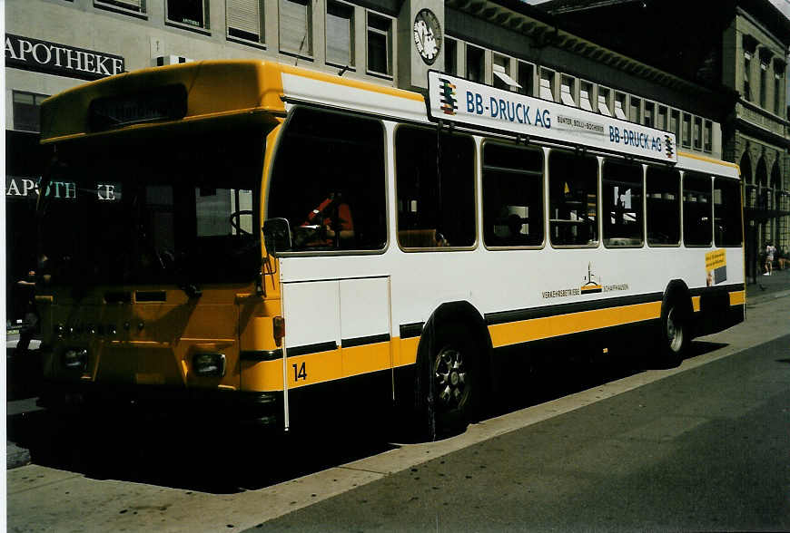 (047'836) - VBSH Schaffhausen - Nr. 14/SH 38'014 - Saurer/Hess am 12. Juli 2001 beim Bahnhof Schaffhausen