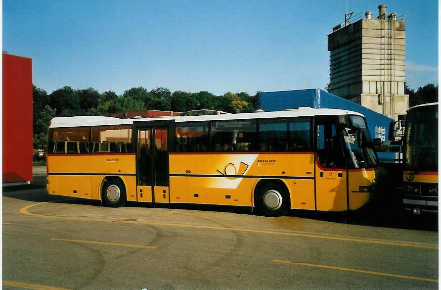 (048'126) - PTT-Regie - P 25'858 - Neoplan am 17. Juli 2001 in Langenthal, Calag