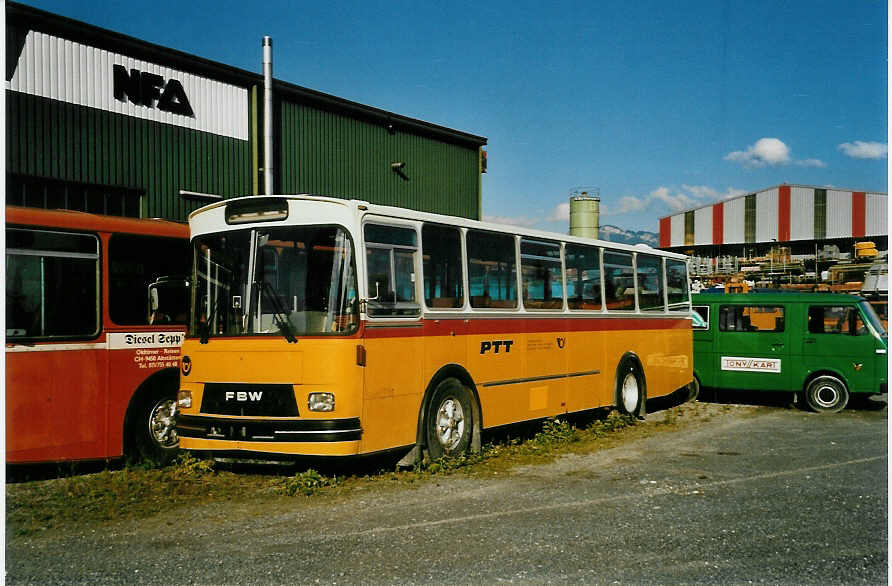 (048'329) - PTT-Regie - P 24'802 - FBW/Tscher am 17. Juli 2001 in Altsttten, Garage NFA