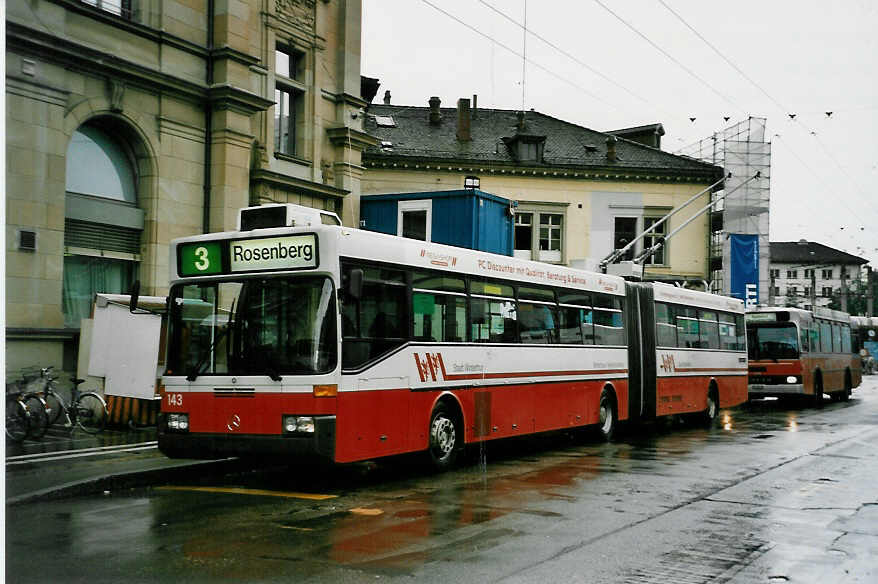 (048'436) - WV Winterthur - Nr. 143 - Mercedes Gelenktrolleybus am 18. Juli 2001 beim Hauptbahnhof Winterthur