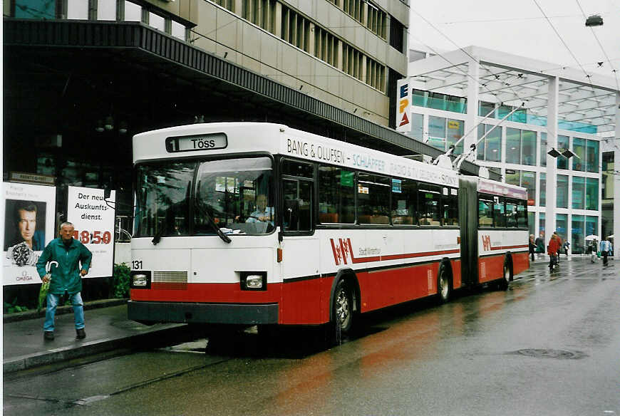 (048'507) - WV Winterthur - Nr. 131 - Saurer/FHS Gelenktrolleybus am 18. Juli 2001 beim Hauptbahnhof Winterthur