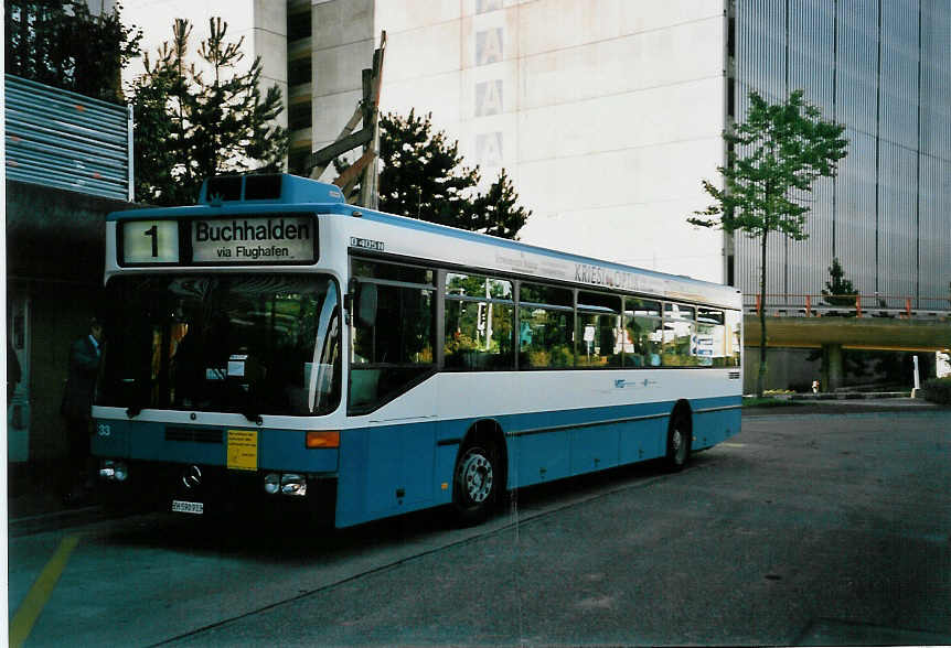 (048'620) - Maag, Kloten - Nr. 33/ZH 590'933 - Mercedes am 18. Juli 2001 in Zrich, Flughafen