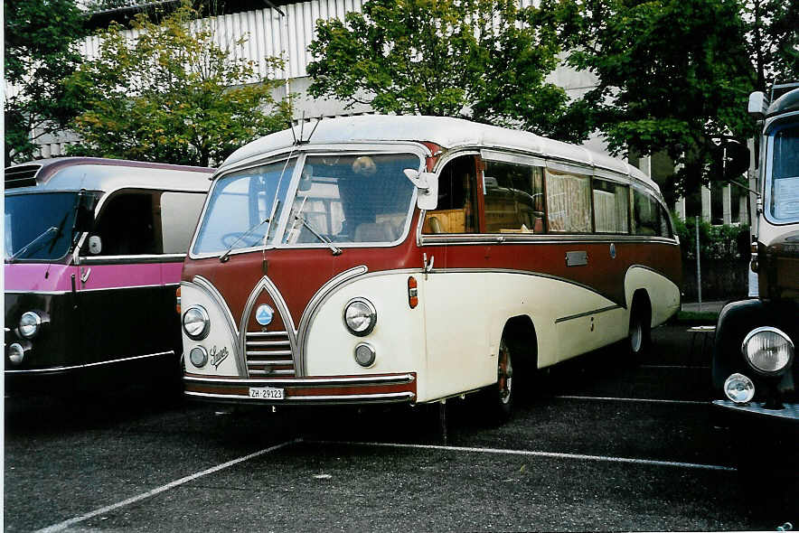 (049'109) - Morger, Horgenberg - ZH 29'123 - Saurer/R&J (ex Winterhalder, Zrich) am 18. August 2001 in Burgdorf, AMP