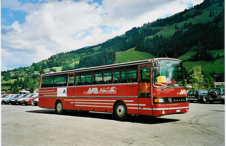 (049'627) - AFA Adelboden - Nr. 12/BE 26'702 - Setra am 9. September 2001 in Frutigen, Flugplatz