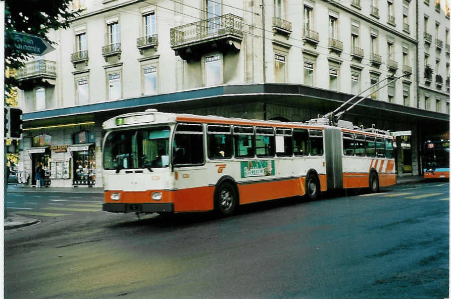(049'731) - TPG Genve - Nr. 639 - FBW/Hess Gelenktrolleybus am 17. September 2001 in Genve, Place du Pont