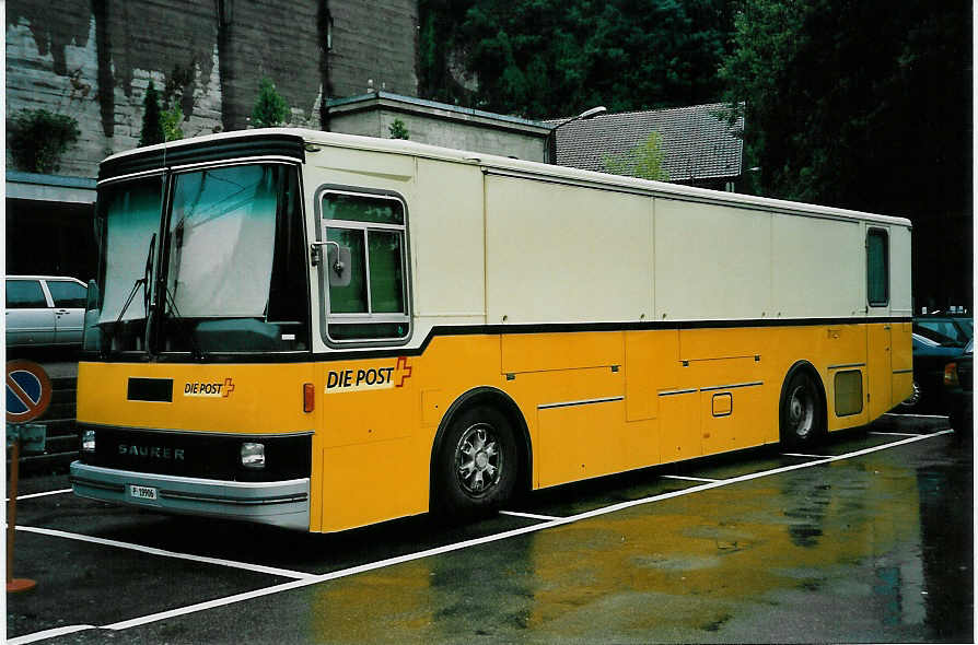 (049'828) - PTT-Regie - P 19'906 - Saurer/Lauber Automobilpostbro am 23. September 2001 in Burgdorf, Marktplatz (allerletzter Einsatztag!)