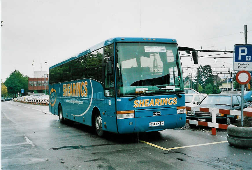 (049'833) - Aus England: Shearings, Wigan - Nr. 313/Y 313 KBN - Van Hool am 24. September 2001 in Thun, CarTerminal