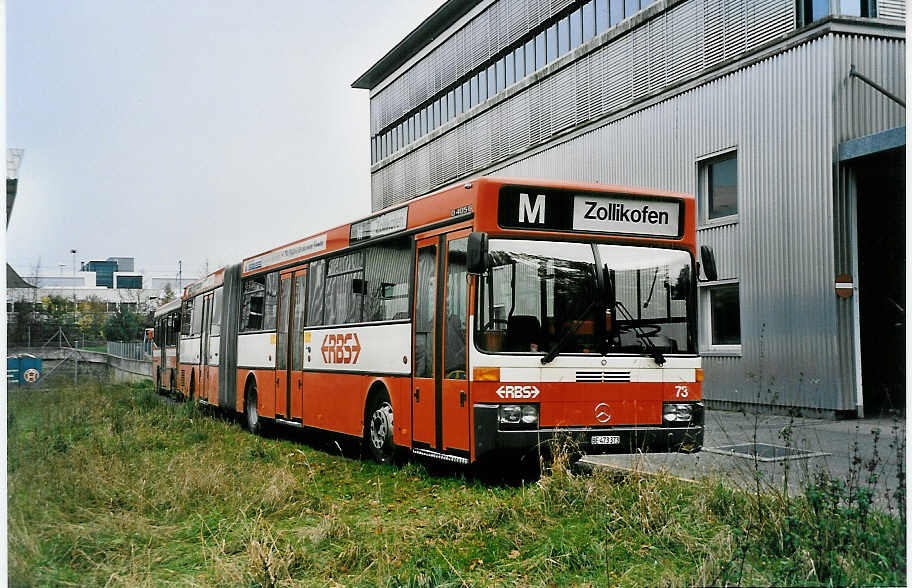(050'633) - RBS Worblaufen - Nr. 73/BE 473'373 - Mercedes am 18. November 2001 in Worblaufen, Garage
