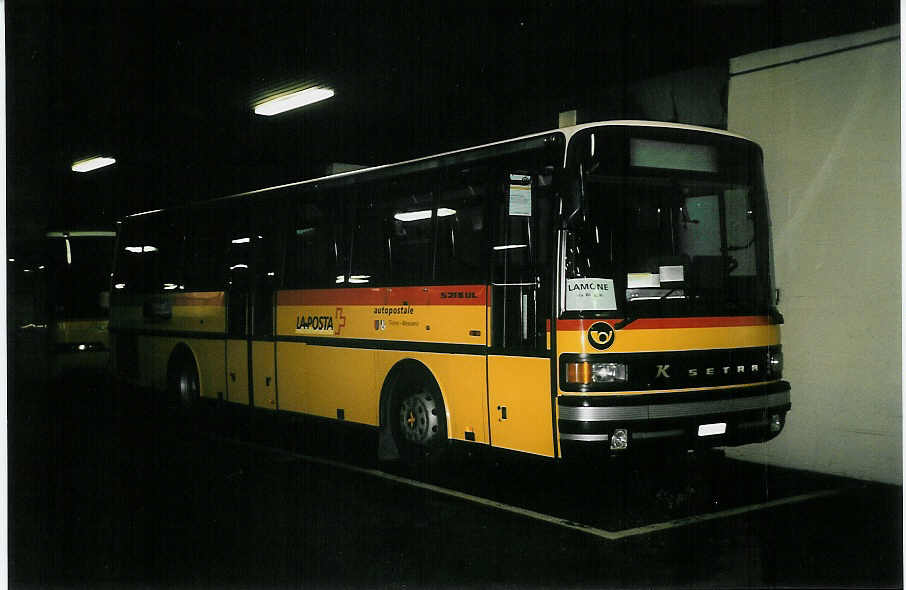 (051'216) - PTT-Regie - P 25'077 - Setra am 1. Januar 2002 in Lugano, Postautostation