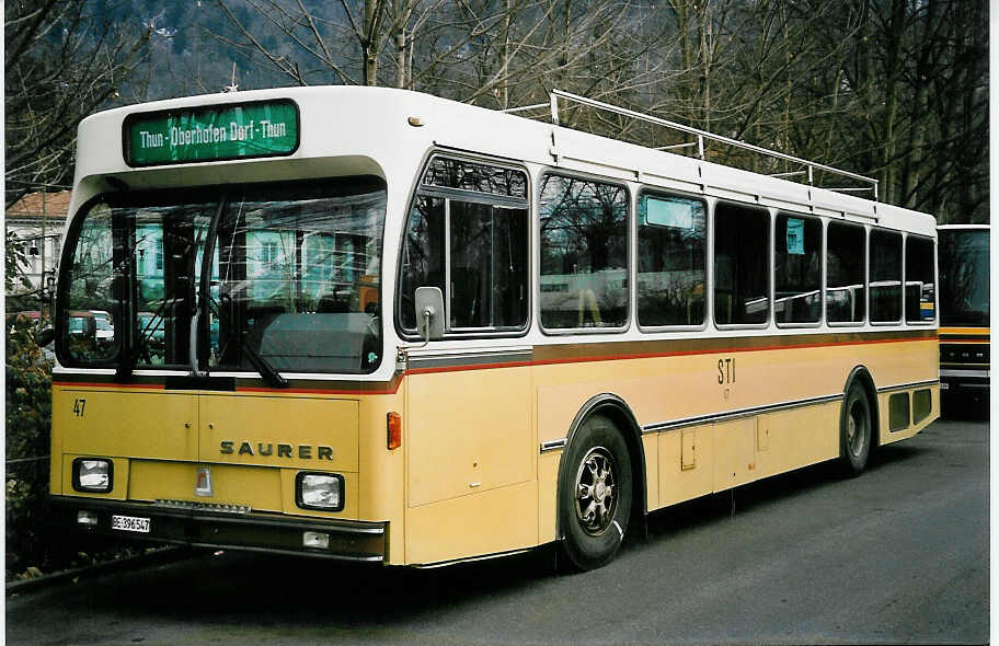 (051'616) - STI Thun - Nr. 47/BE 396'547 - Saurer/R&J am 19. Januar 2002 bei der Schifflndte Thun