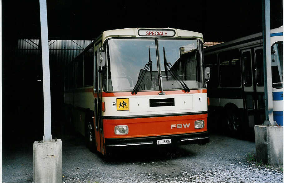 (054'801) - AMSA Chiasso - Nr. 9/TI 65'587 - FBW/Hess (ex P 23'403) am 23. Juli 2002 in Chiasso, Garage