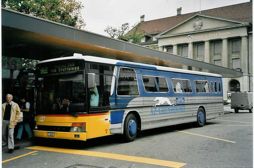 (056'015) - PTT-Regie - P 25'665 - Setra am 11. September 2002 beim Bahnhof Aarau