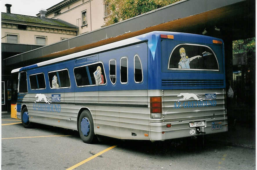 (056'016) - PTT-Regie - P 25'665 - Setra am 11. September 2002 beim Bahnhof Aarau