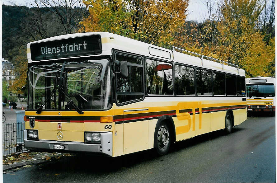 (057'312) - STI Thun - Nr. 60/BE 452'460 - Mercedes/R&J am 4. November 2002 bei der Schifflndte Thun