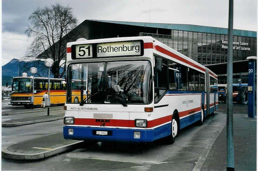 (058'028) - AAGR Rothenburg - Nr. 67/LU 15'043 - MAN am 30. Dezember 2002 beim Bahnhof Luzern