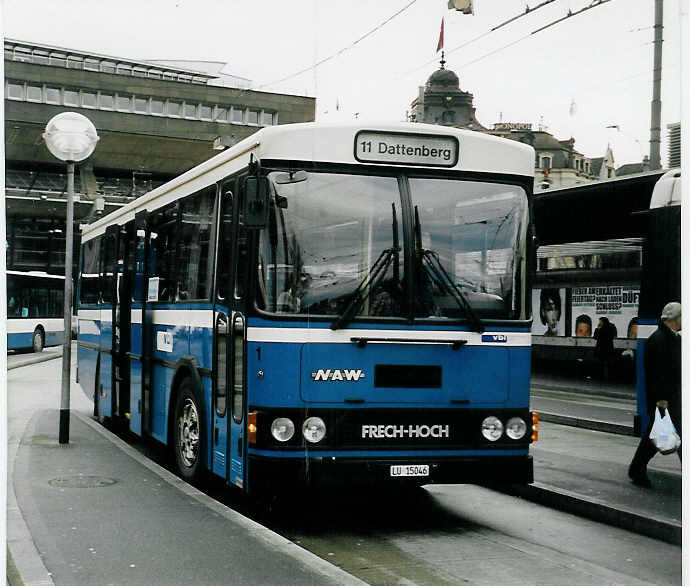 (058'037) - Bucheli, Kriens - Nr. 1/LU 15'046 - NAW/FHS am 30. Dezember 2002 beim Bahnhof Luzern