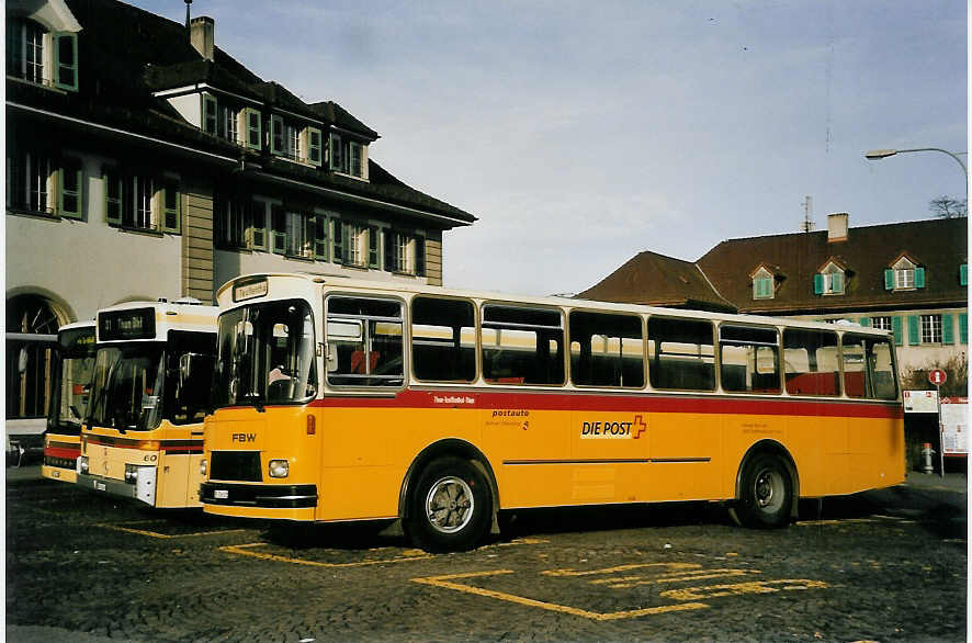 (059'113) - Burri, Teuffenthal - BE 336'192 - FBW/R&J am 9. Mrz 2003 beim Bahnhof Thun