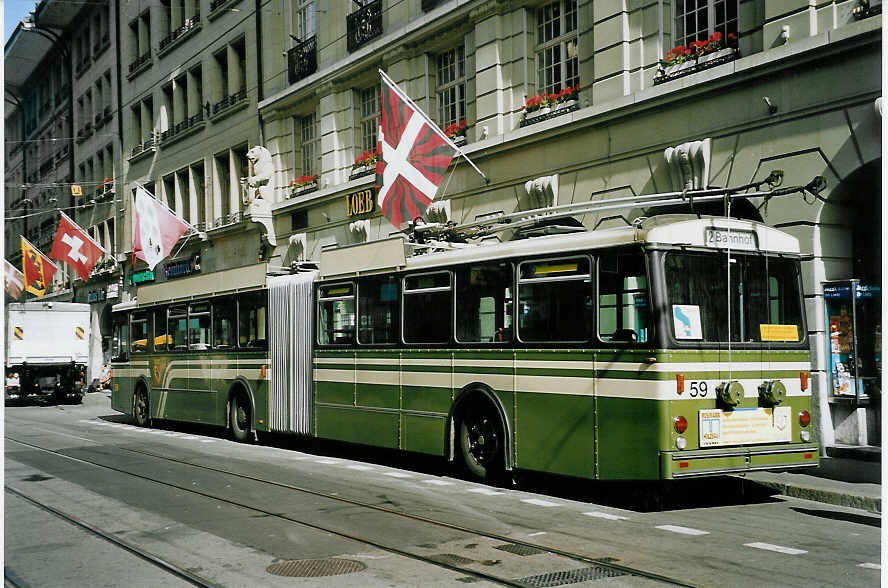 (060'636) - SVB Bern - Nr. 59 - FBW/Hess Gelenktrolleybus am 13. Juni 2003 beim Bahnhof Bern