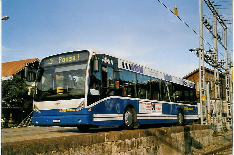 (061'131) - AOE Langnau - Nr. 4/BE 26'795 - Van Hool am 21. Juni 2003 beim Bahnhof Langnau