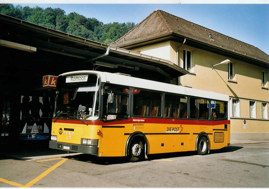 (061'332) - Unternhrer, Romoos - LU 15'097 - MAN/Lauber am 13. Juli 2003 beim Bahnhof Wolhusen