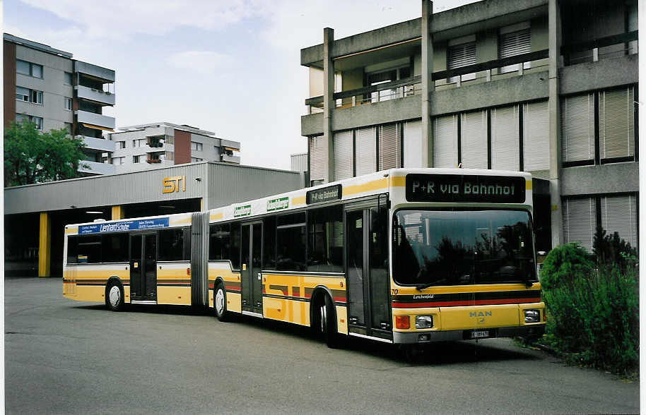 (062'628) - STI Thun - Nr. 70/BE 389'670 - MAN am 5. August 2003 in Thun, Garage