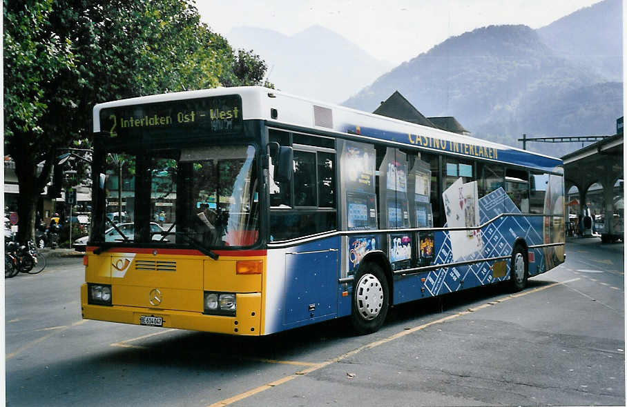 (063'507) - PostAuto Berner Oberland - BE 614'047 - Mercedes (ex P 25'593) am 22. September 2003 beim Bahnhof Interlaken West