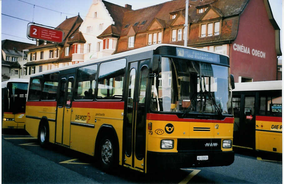 (064'137) - Voegtlin-Meyer, Brugg - Nr. 79/AG 22'074 - NAW/Hess am 18. Oktober 2003 beim Bahnhof Brugg