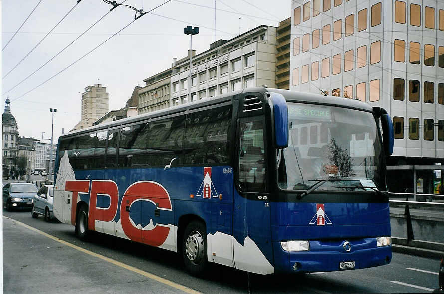 (064'702) - TPC Aigle - Nr. 14/VD 523'372 - Irisbus am 29. November 2003 in Lausanne, Chauderon