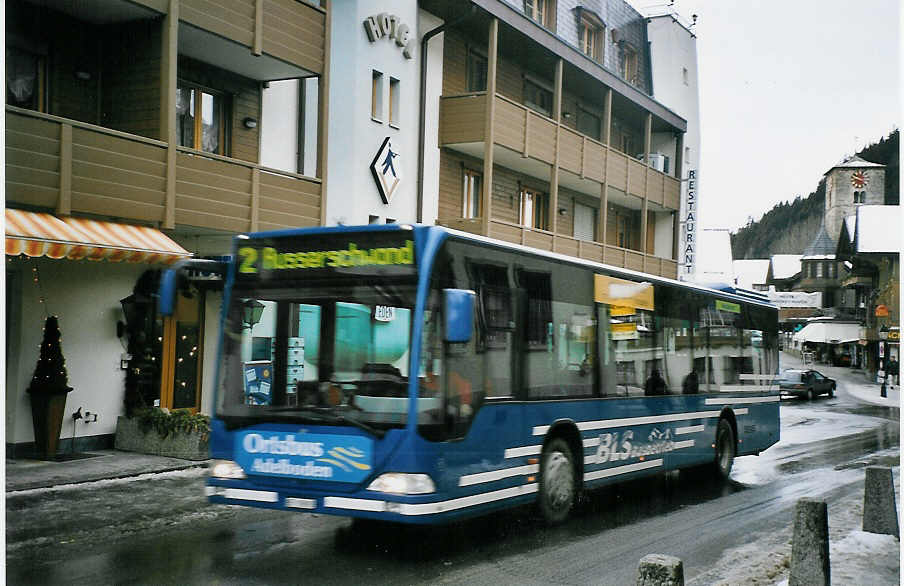 (064'913) - AFA Adelboden - Nr. 1/BE 19'692 - Mercedes am 28. Dezember 2003 beim Autobahnhof Adelboden