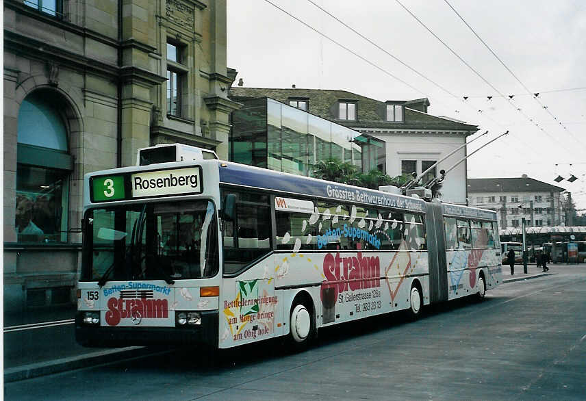 (065'516) - WV Winterthur - Nr. 153 - Mercedes Gelenktrolleybus am 16. Februar 2004 beim Hauptbahnhof Winterthur